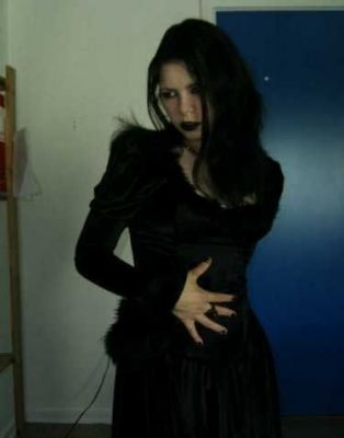 A little vampire
Me at my bouardingschool. alone at my room.. almost always alone.. want to talk to me? bilevits@ofir.dk
see you.
Keywords: blackraven