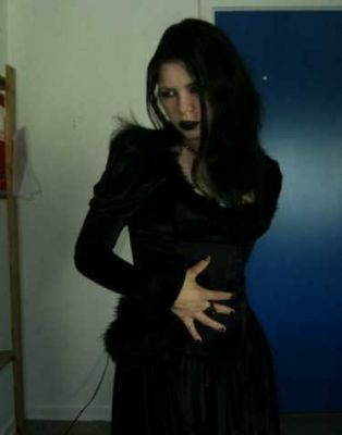 A little vampire
Me at my bouardingschool. alone at my room.. almost always alone.. want to talk to me? bilevits@ofir.dk
see you.
Keywords: blackraven